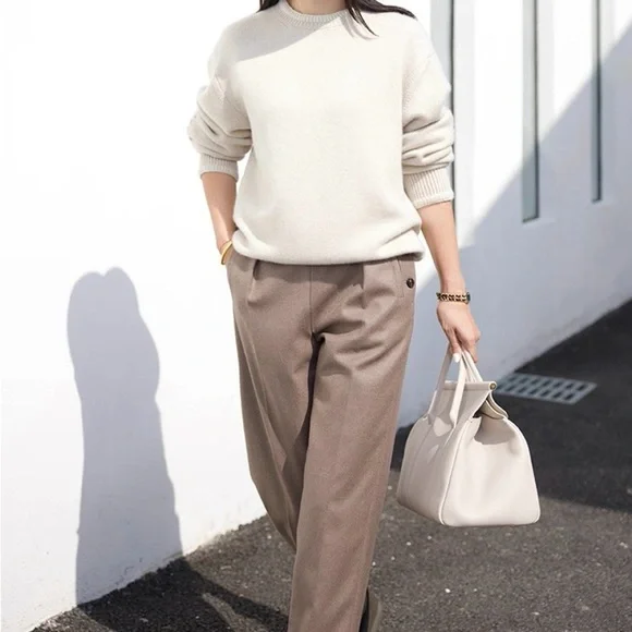 Unisex 100% cashmere crew neck sweater size M